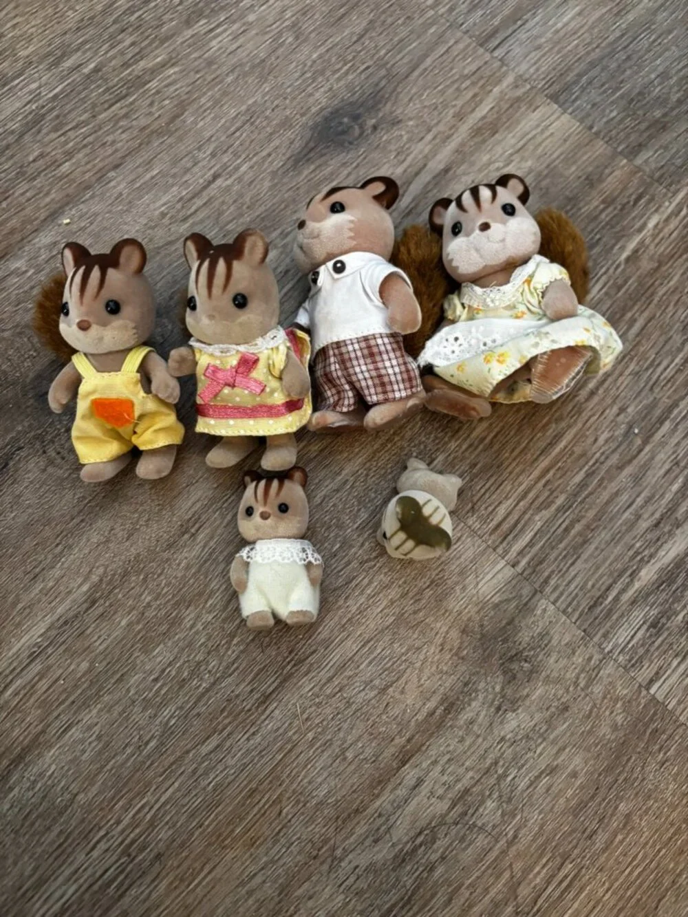 Lot 6 Sylvanian Families Calico Critters Walnut Squirrel w/ twin babies